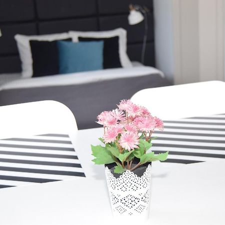 Be My Guest - Hoza Studio - Pkin Super Centrum Metro Wi-Fi Breakfast Warschau Exterior foto