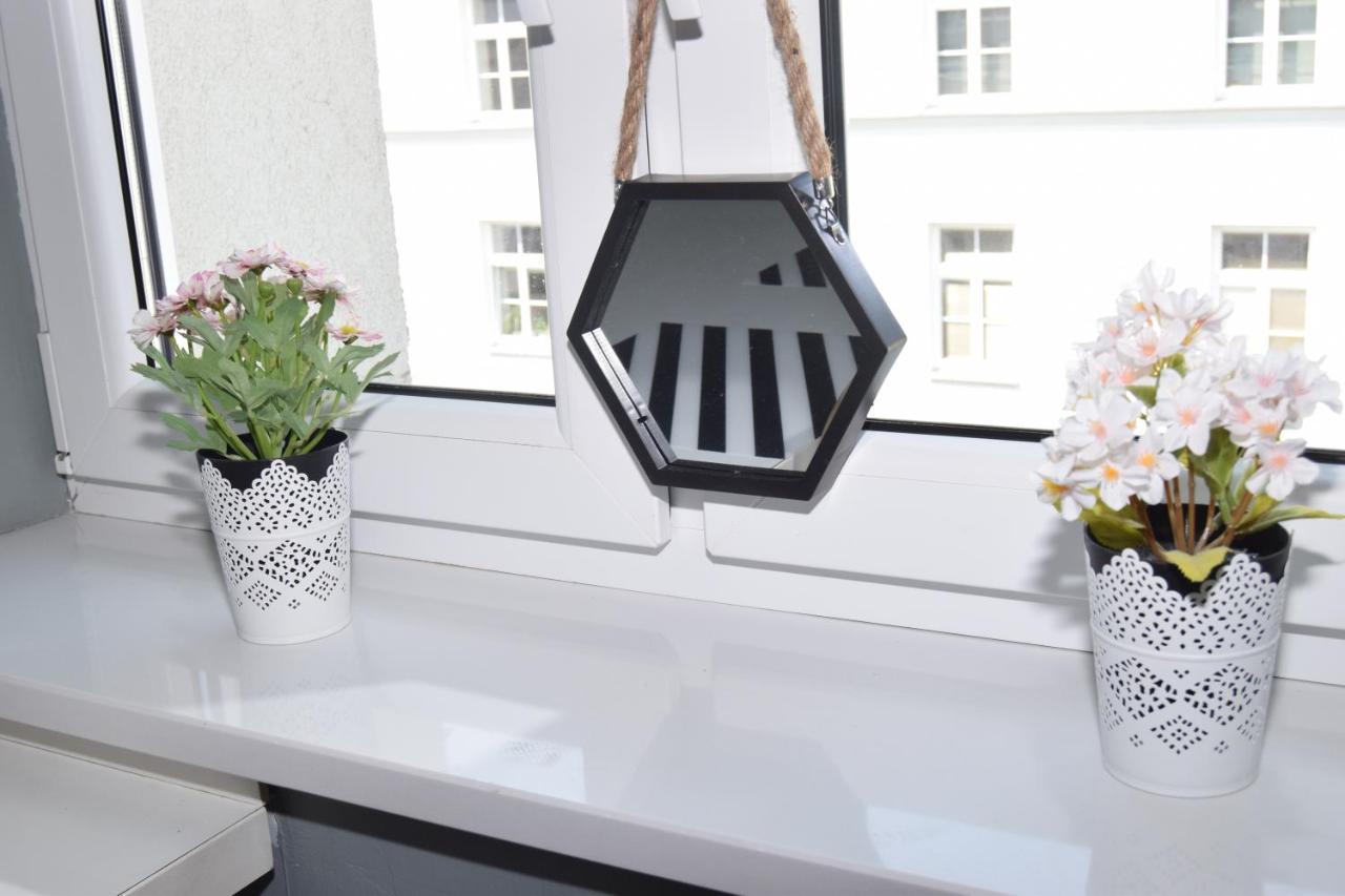 Be My Guest - Hoza Studio - Pkin Super Centrum Metro Wi-Fi Breakfast Warschau Exterior foto